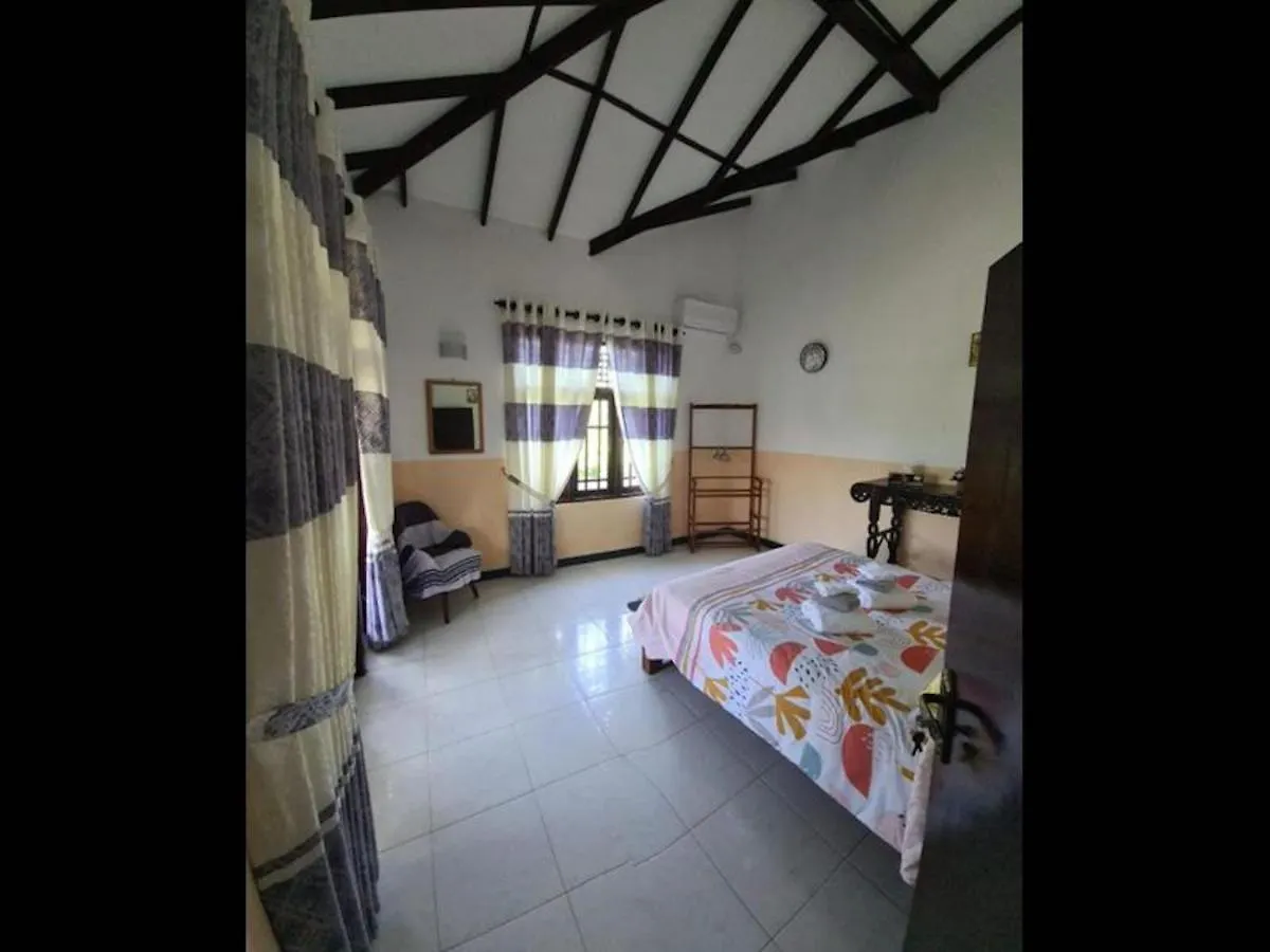 Guest house Room In Bb - Ja-Elas French Touch 5 Negombo Sri Lanka