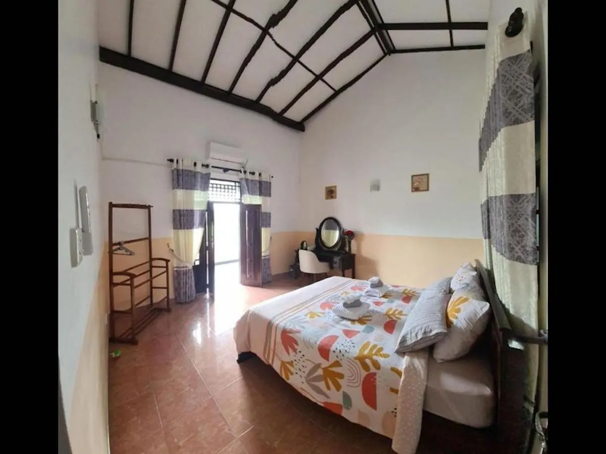 Room In Bb - Ja-Elas French Touch 5 Negombo Guest house